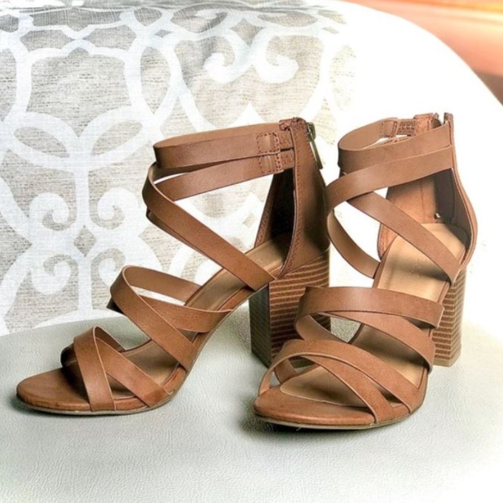 1 LEFT! Sz 7 Vegan Leather Stacked Heel Sandals - Picture 2 of 3